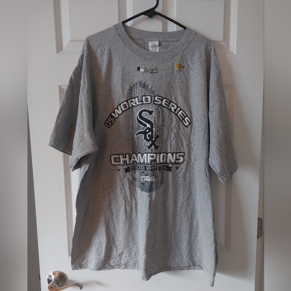 Gray Chicago White Sox 2005 Official Locker Room Tshirt